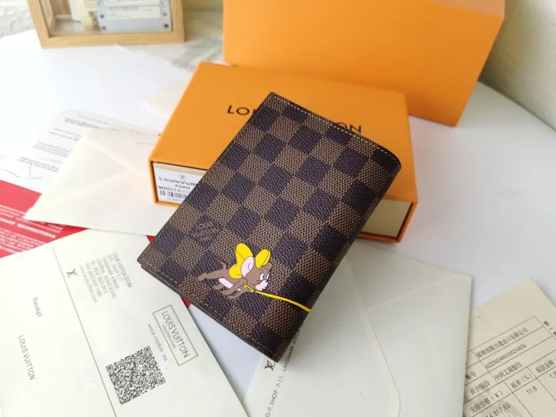 Alternative view of LV Wallets-1502