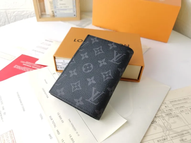 Alternative view of LV Wallets-1505