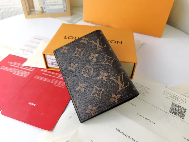 Alternative view of LV Wallets-1507