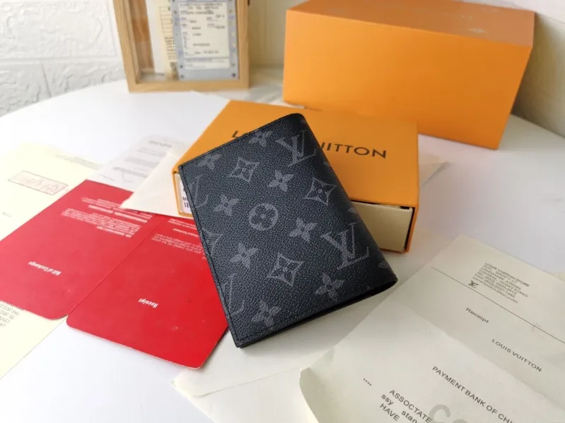Alternative view of LV Wallets-1508
