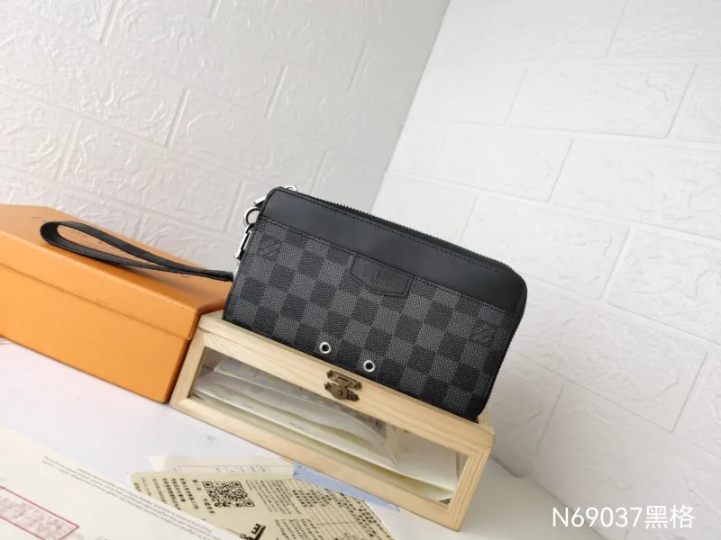 LV Wallets-1514