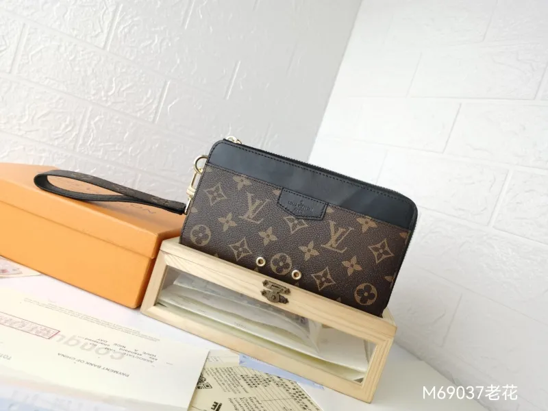 LV Wallets-1517