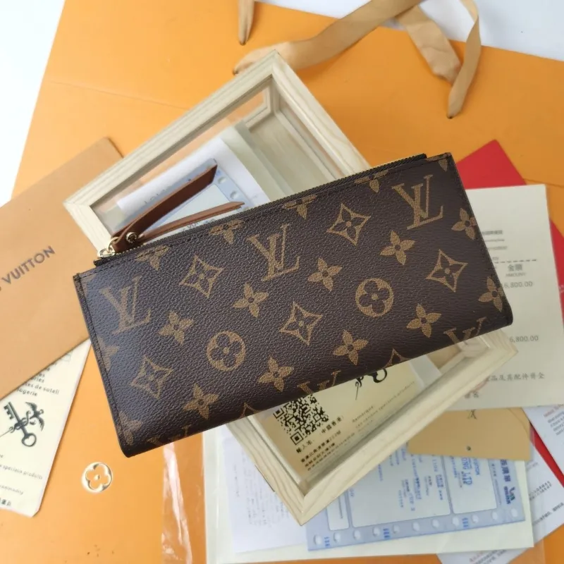 Alternative view of LV Wallets-1518