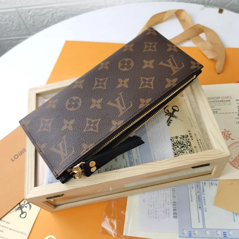 Alternative view of LV Wallets-1519