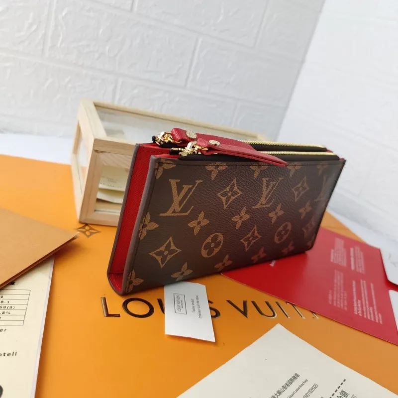 Alternative view of LV Wallets-1521