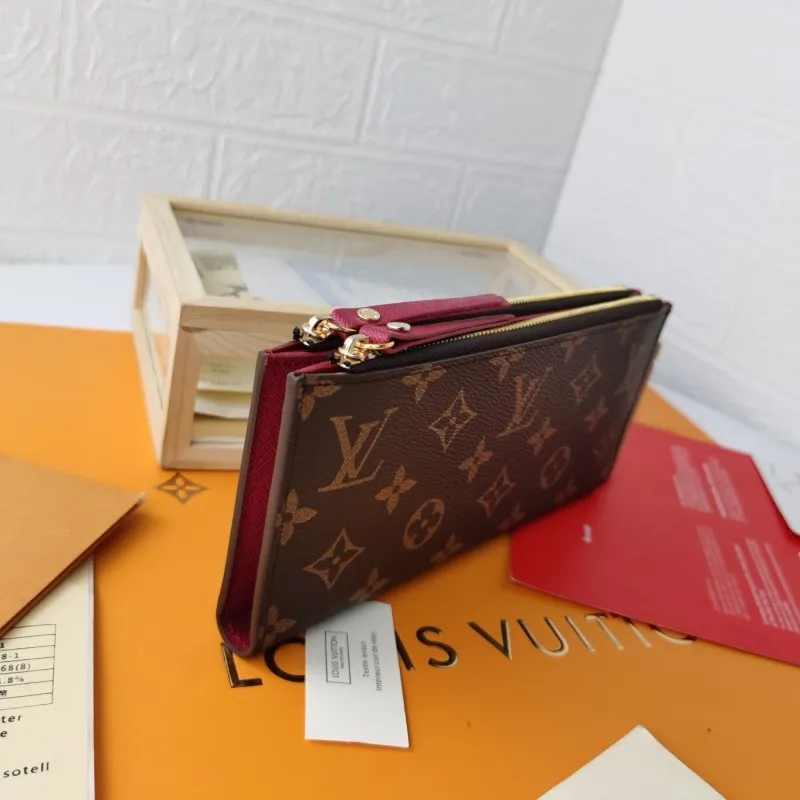 Alternative view of LV Wallets-1522