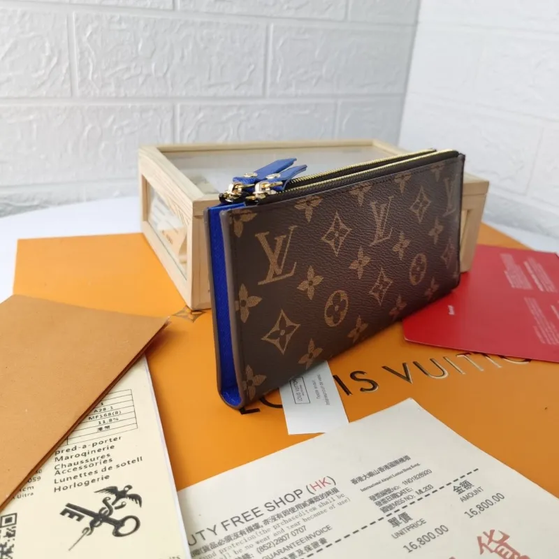 Alternative view of LV Wallets-1523