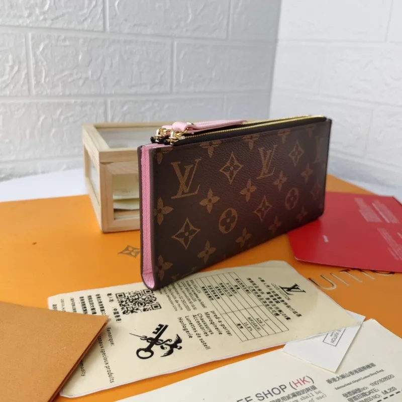 Alternative view of LV Wallets-1524