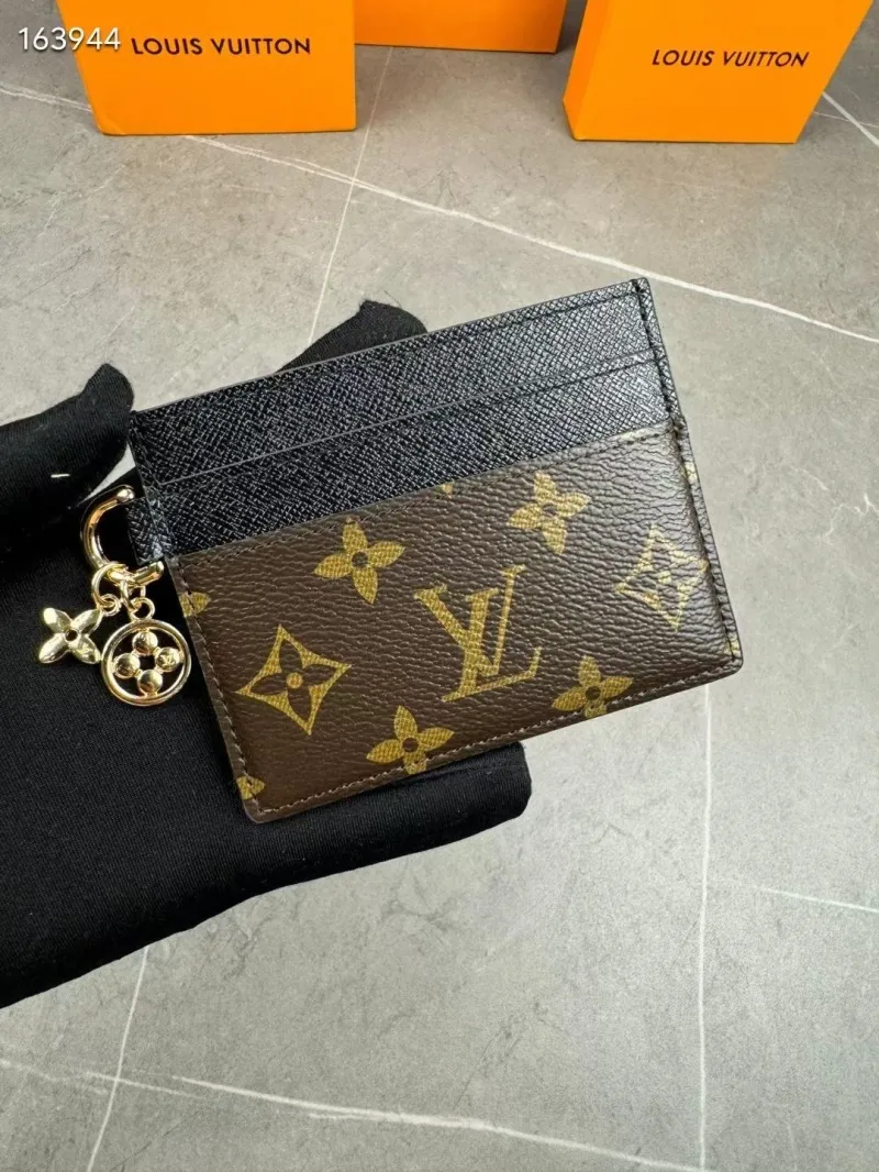LV Wallets-1527
