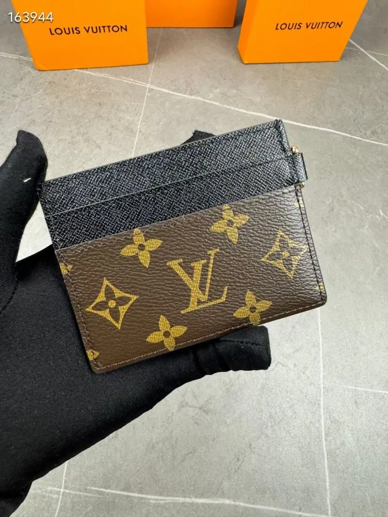 Alternative view of LV Wallets-1527