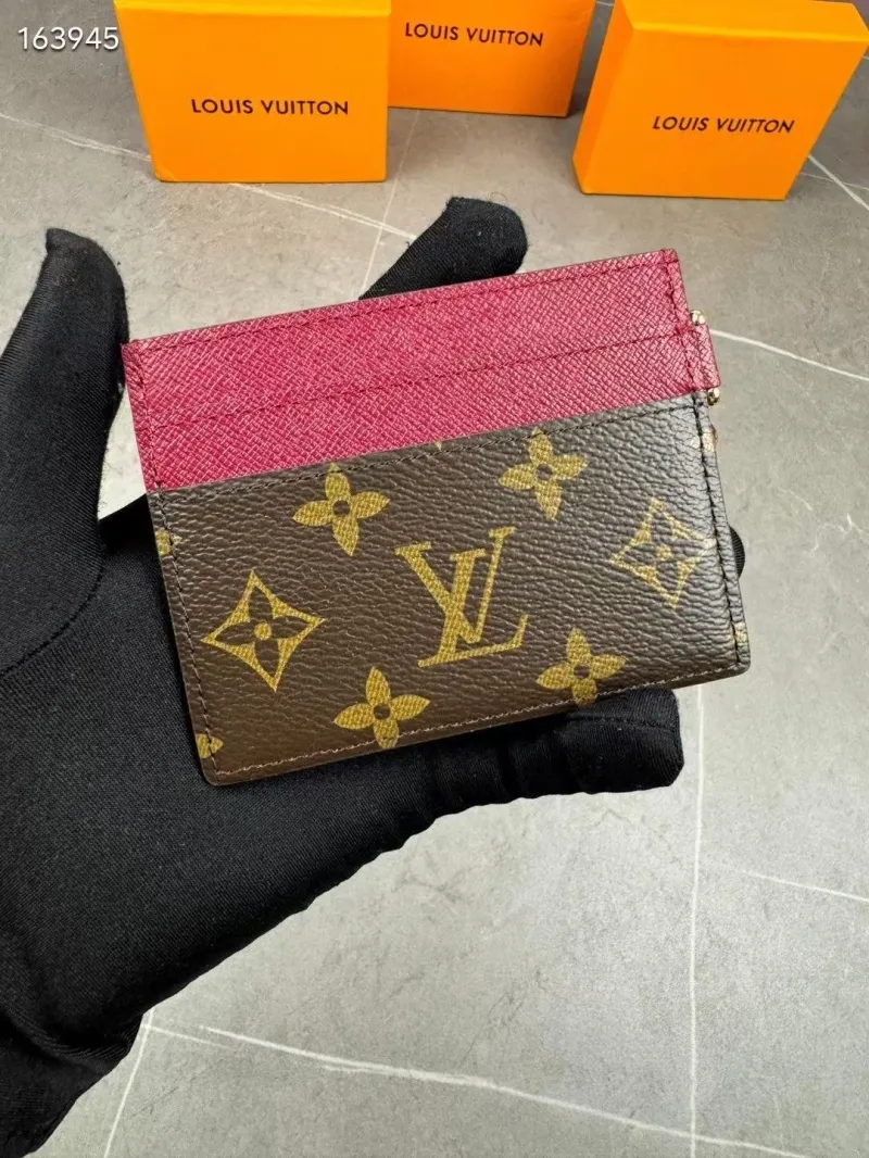 Alternative view of LV Wallets-1528