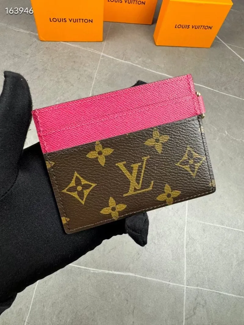 Alternative view of LV Wallets-1529