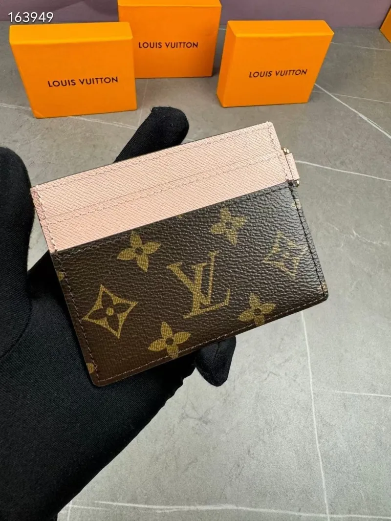 Alternative view of LV Wallets-1531