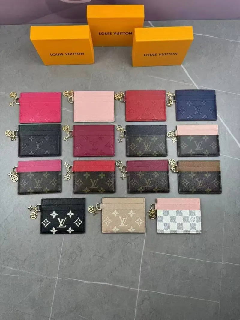 Alternative view of LV Wallets-1536