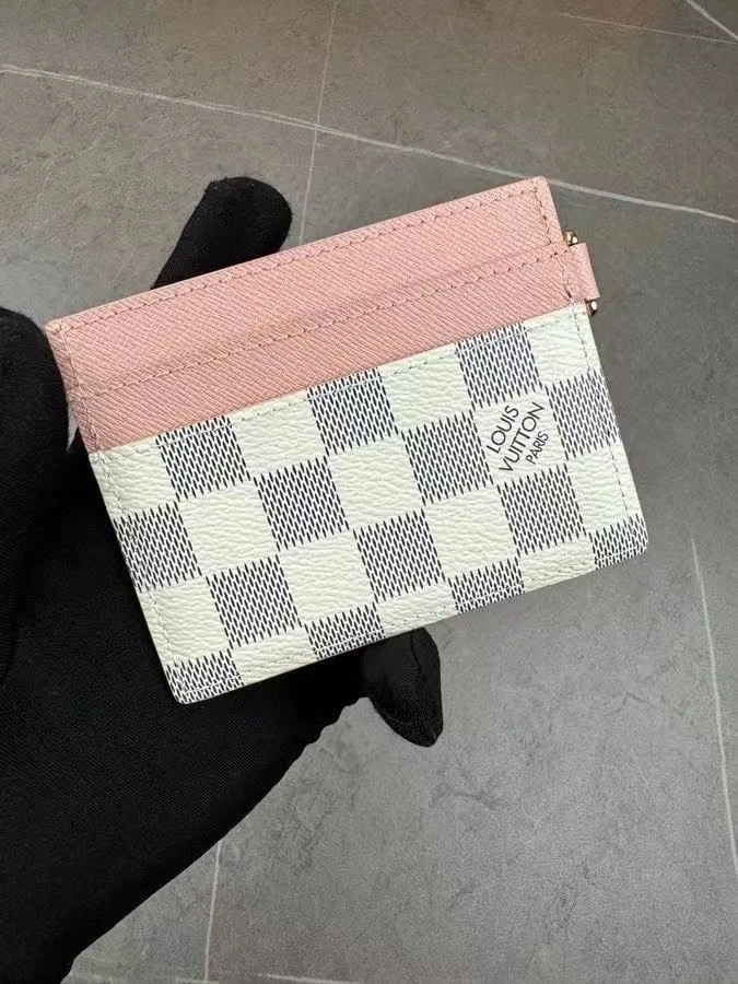 Alternative view of LV Wallets-1537