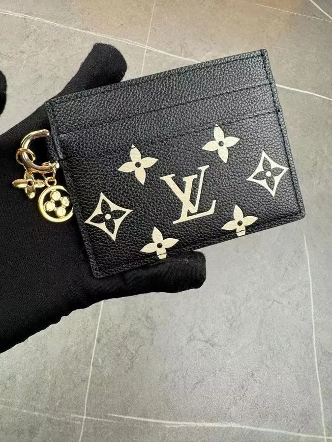 LV Wallets-1539