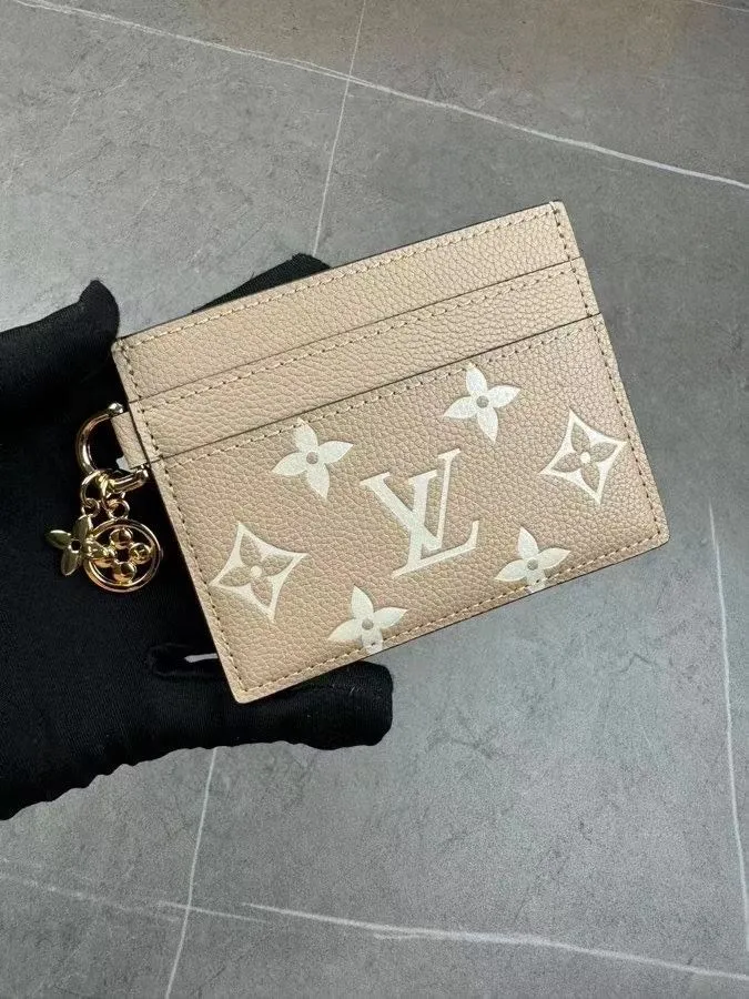 LV Wallets-1540