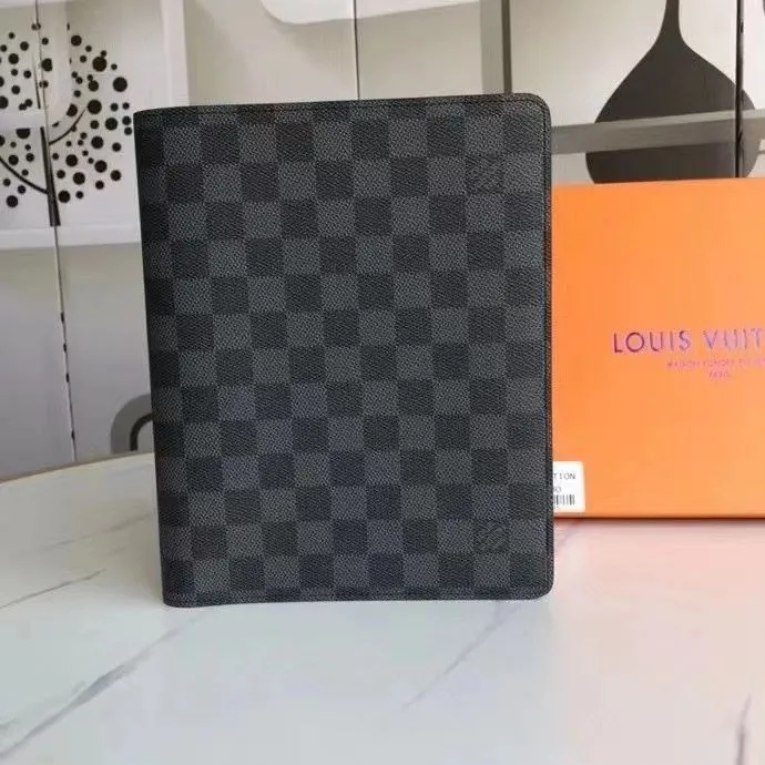 LV Wallets-1541