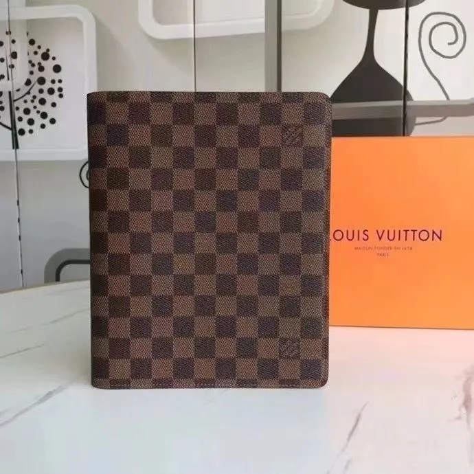LV Wallets-1542