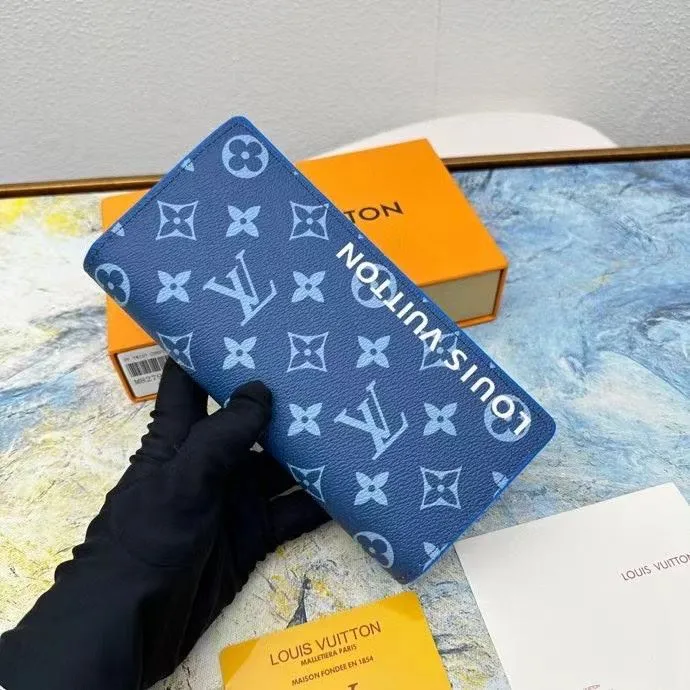 Alternative view of LV Wallets-1545