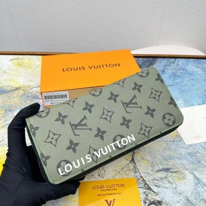LV Wallets-1546