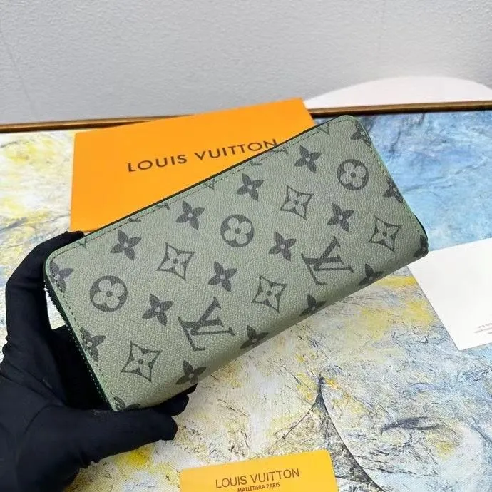 Alternative view of LV Wallets-1546