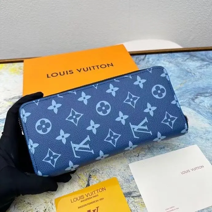 Alternative view of LV Wallets-1547