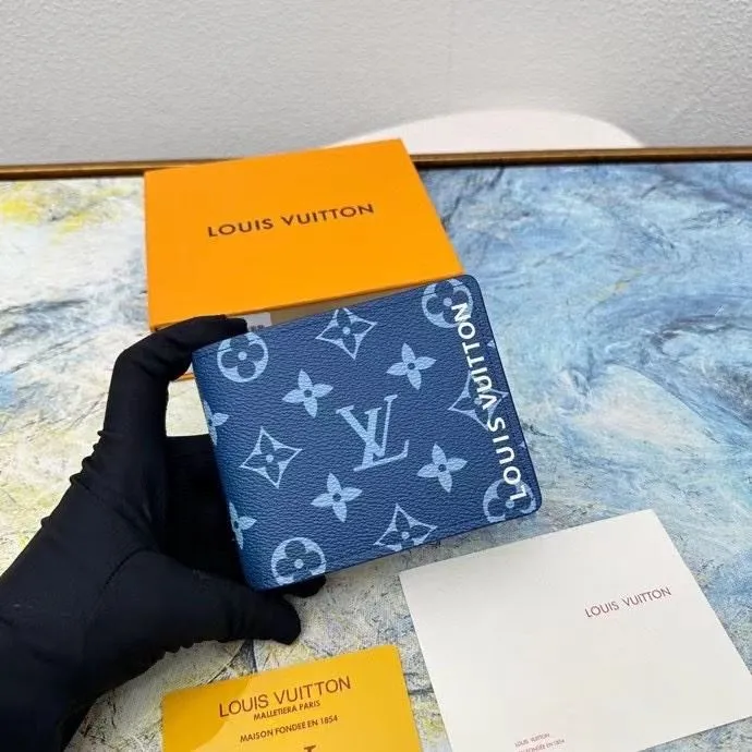 Alternative view of LV Wallets-1548