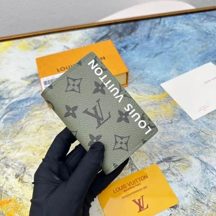 Alternative view of LV Wallets-1550