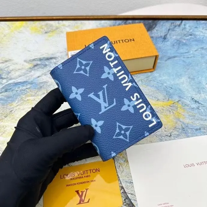 Alternative view of LV Wallets-1551