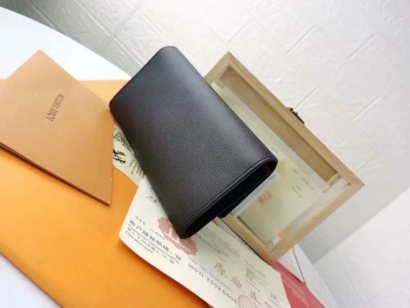 Alternative view of LV Wallets-1555