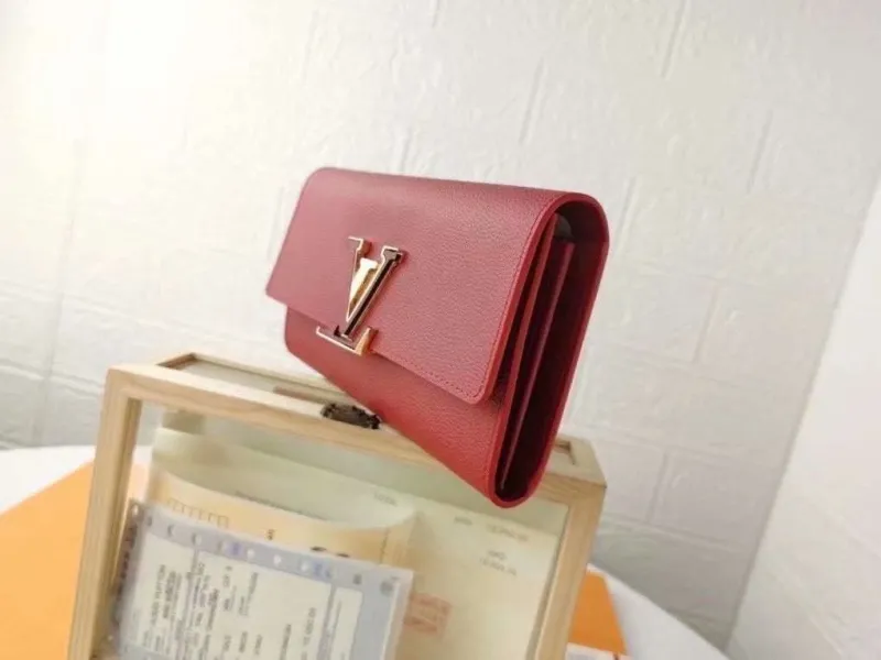 Alternative view of LV Wallets-1556