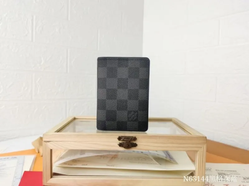 LV Wallets-1560