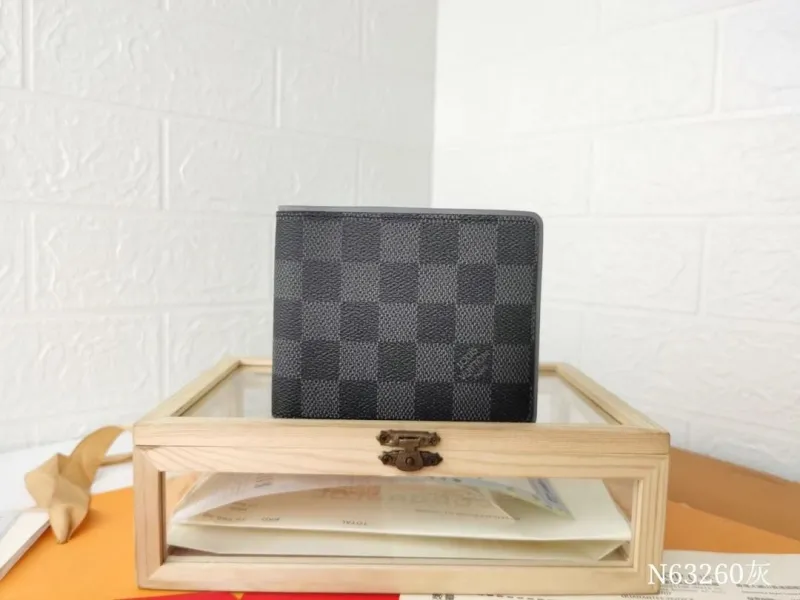 LV Wallets-1565
