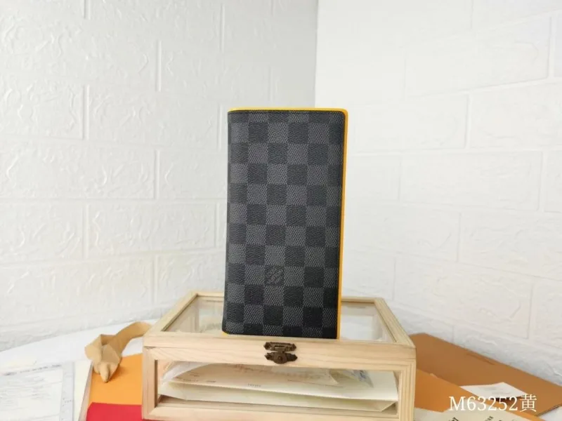 LV Wallets-1566