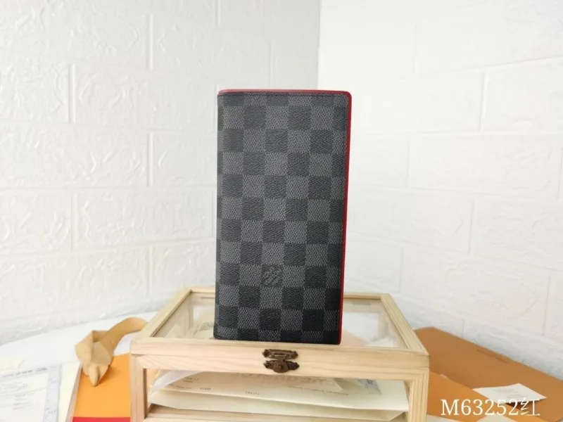 LV Wallets-1567