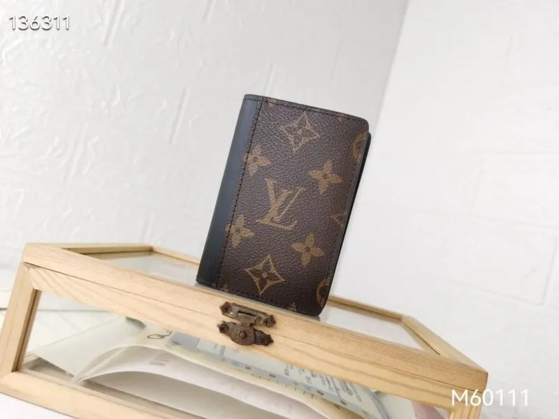 LV Wallets-1574