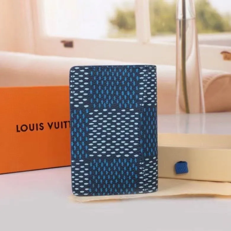 Alternative view of LV Wallets-1575