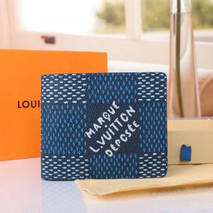 Alternative view of LV Wallets-1576