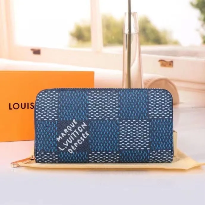 Alternative view of LV Wallets-1577