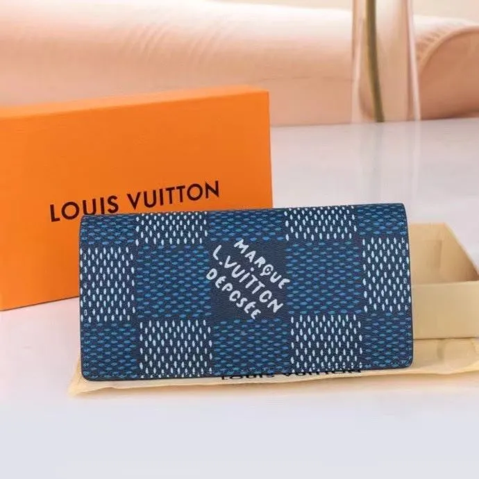 Alternative view of LV Wallets-1578