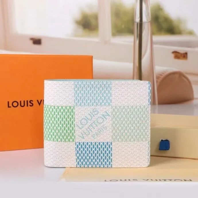 Alternative view of LV Wallets-1584