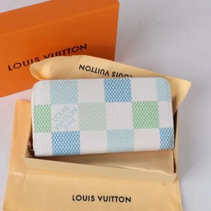 LV Wallets-1585