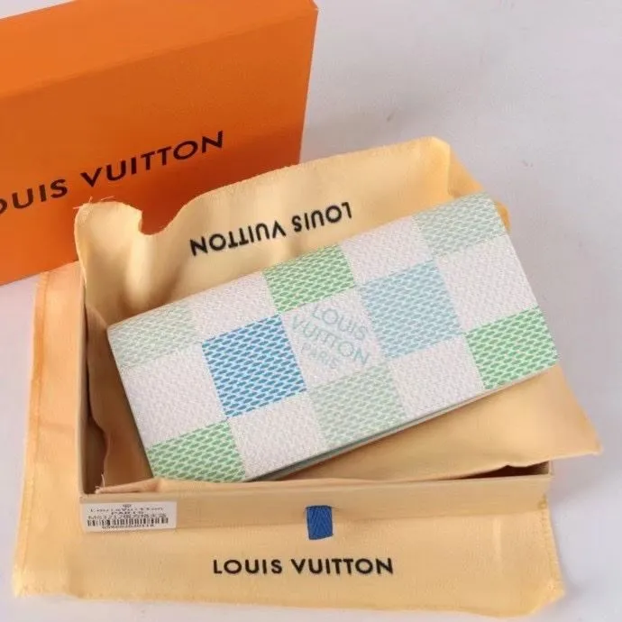 LV Wallets-1586