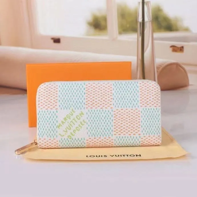 Alternative view of LV Wallets-1589