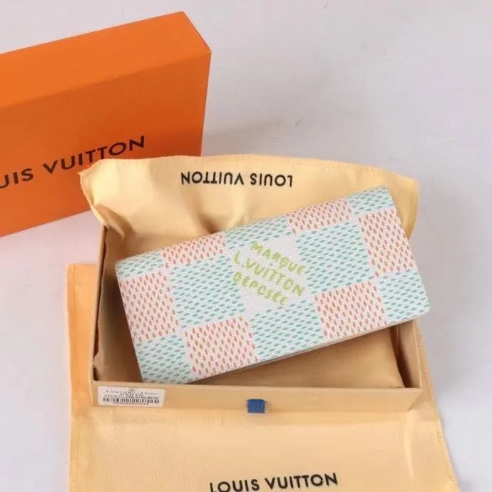 LV Wallets-1590
