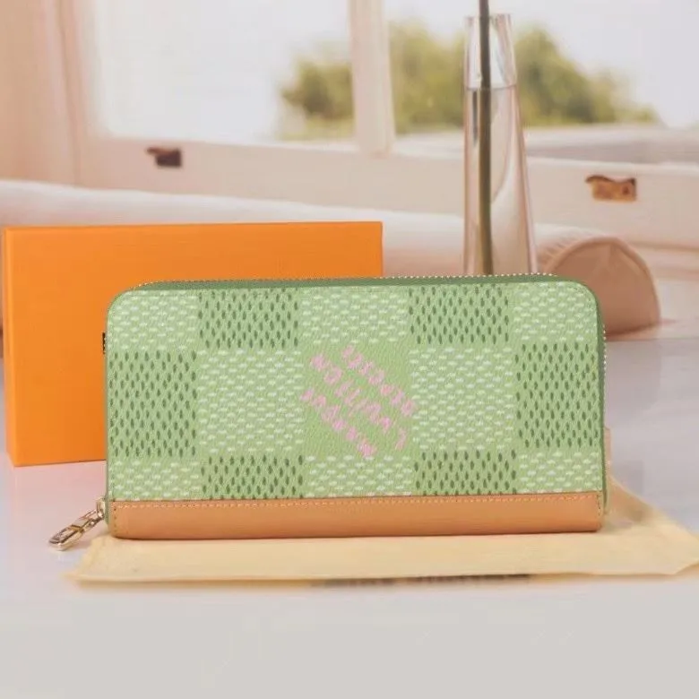 LV Wallets-1592
