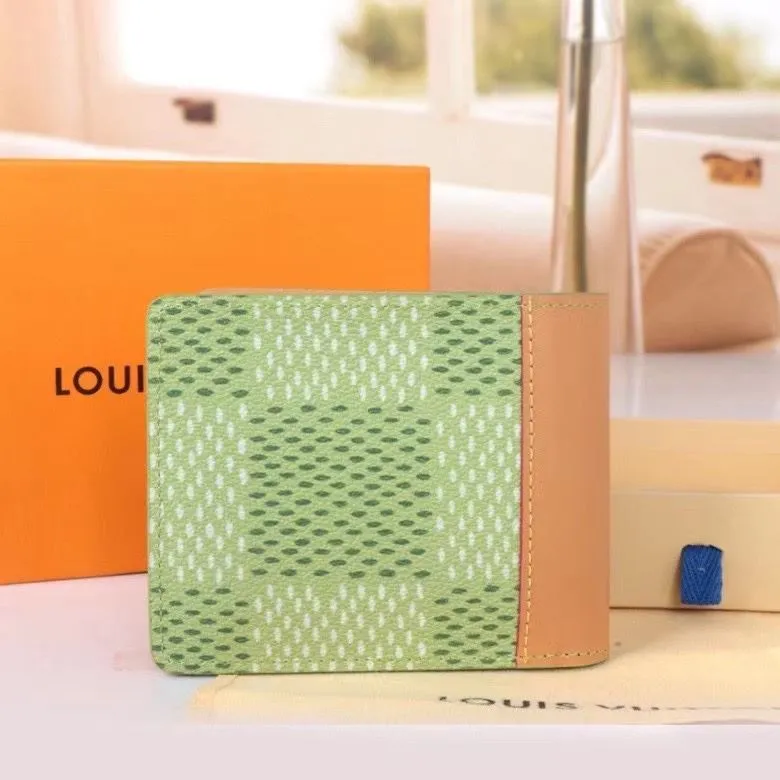 Alternative view of LV Wallets-1593