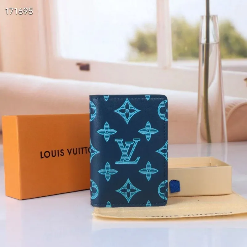 Alternative view of LV Wallets-1595