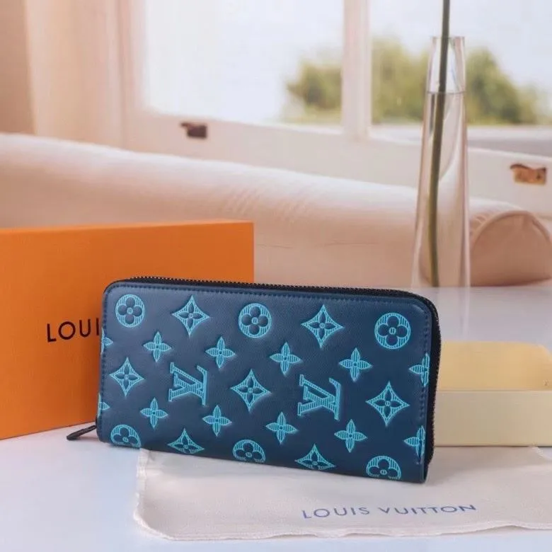 Alternative view of LV Wallets-1596